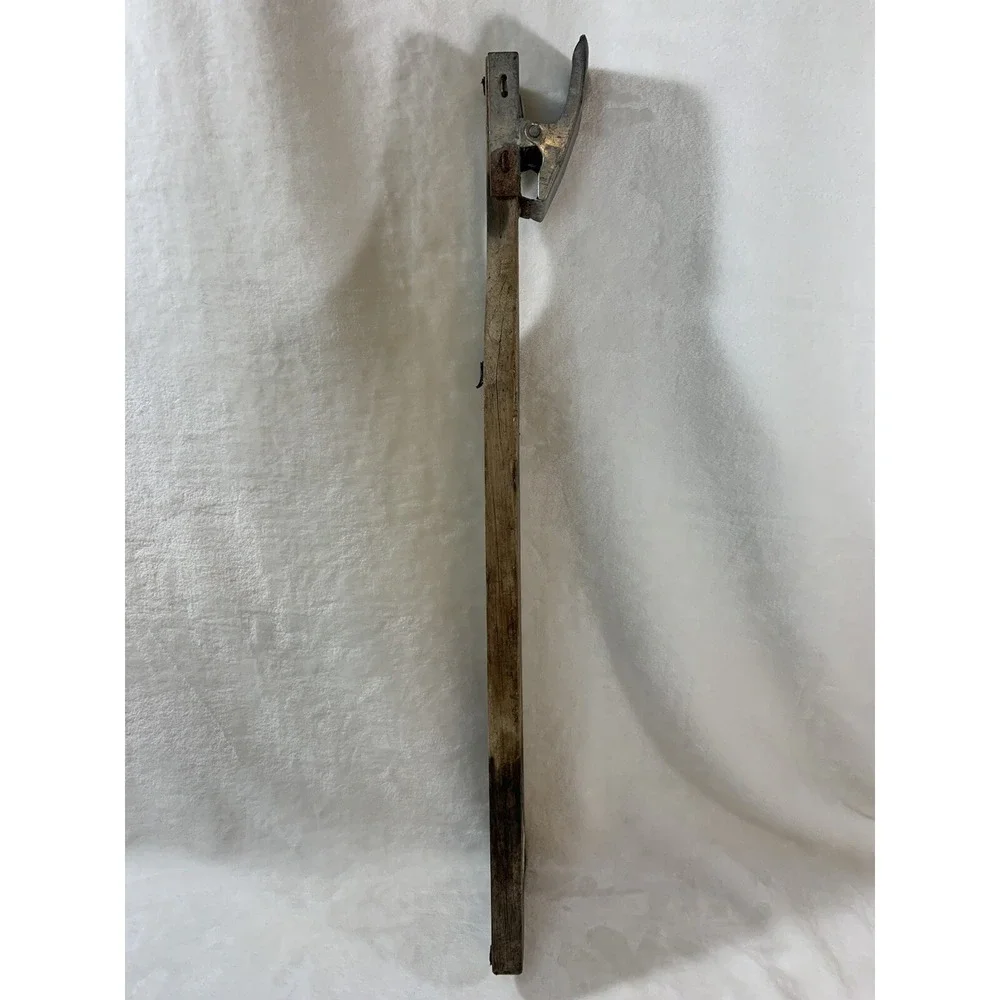Vintage Wooden Fish Scaler Cleaning Skinner Filet Board Tail Clamp 23